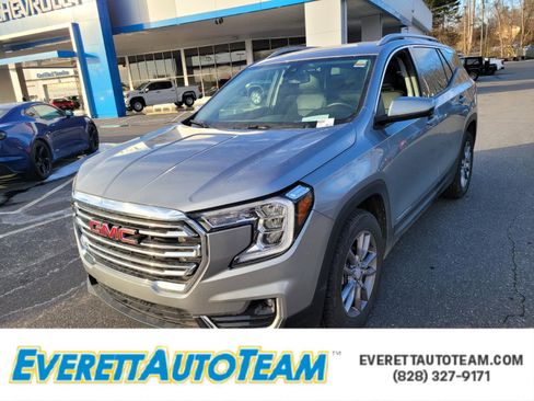 Used 2024 GMC Terrain SLT image 1