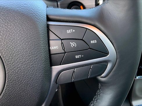 Used 2019 Jeep Grand Cherokee Altitude image 23