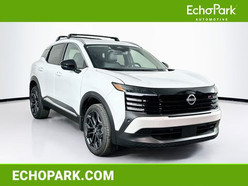 Used 2026 Nissan Kicks SR w/ Illumination Package FWD image 1