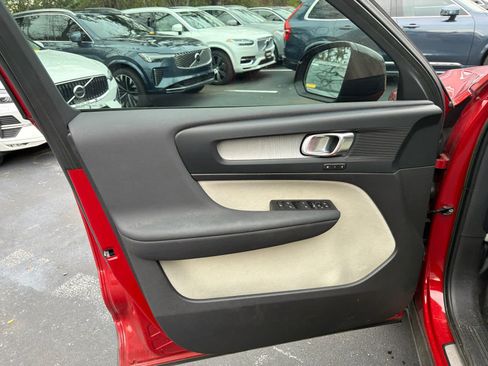 Certified 2023 Volvo XC40 B5 Plus w/ Protection Package Premier image 21