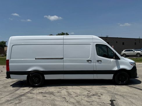 Used 2023 Mercedes-Benz Sprinter 2500 image 7