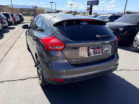 Used 2017 Ford Focus SE FWD image 6