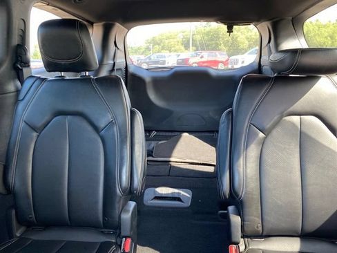 Used 2025 Chrysler Pacifica Select FWD image 34