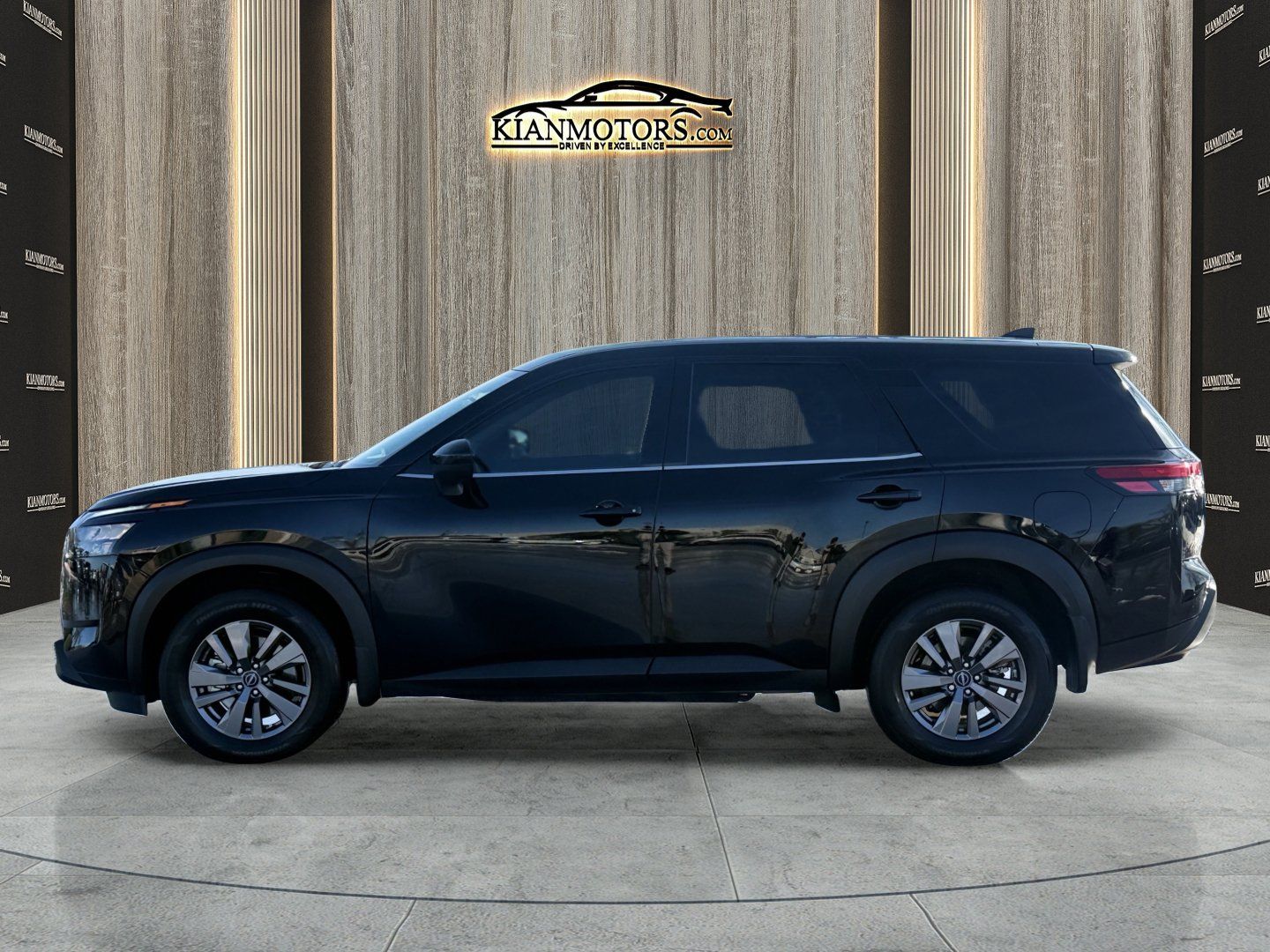Used 2025 Nissan Pathfinder S AWD/4WD image 3