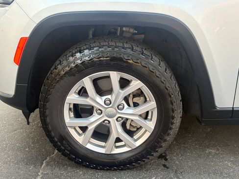 Used 2021 Jeep Grand Cherokee L Limited AWD/4WD image 11