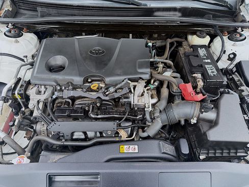 Used 2018 Toyota Camry SE w/ Moonroof Package image 32