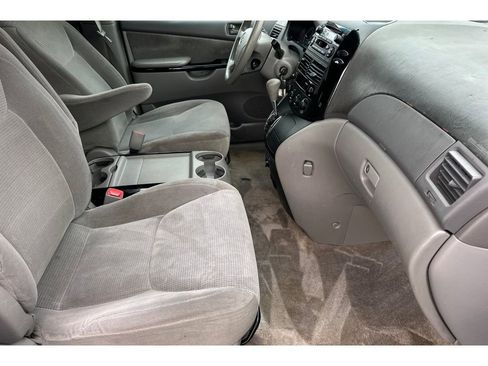 Used 2005 Toyota Sienna LE image 18