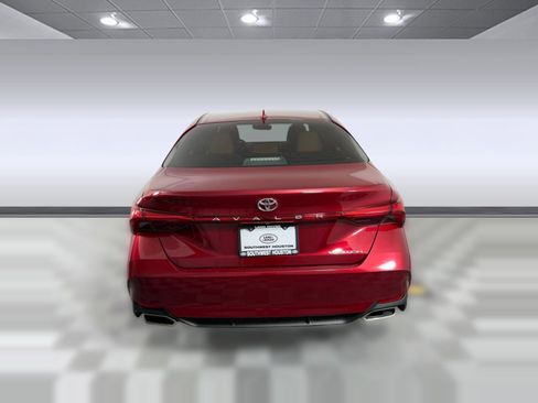 Used 2019 Toyota Avalon Limited image 10