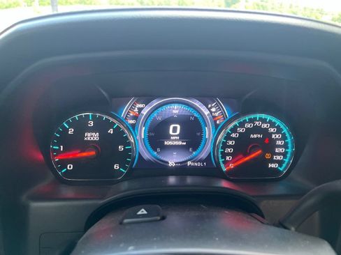 Used 2017 GMC Sierra 2500 Denali w/ Suspension Package, Off-Road AWD/4WD image 7