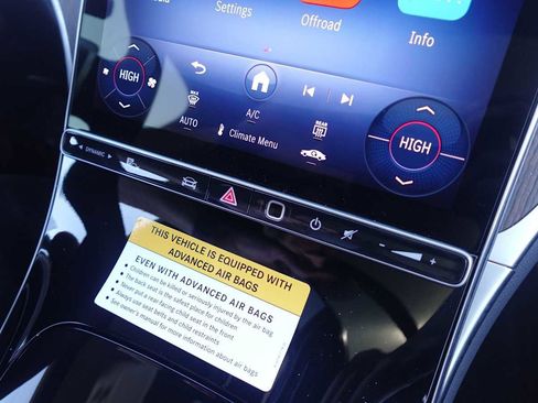 Used 2026 Mercedes-Benz GLC 300 4MATIC image 38