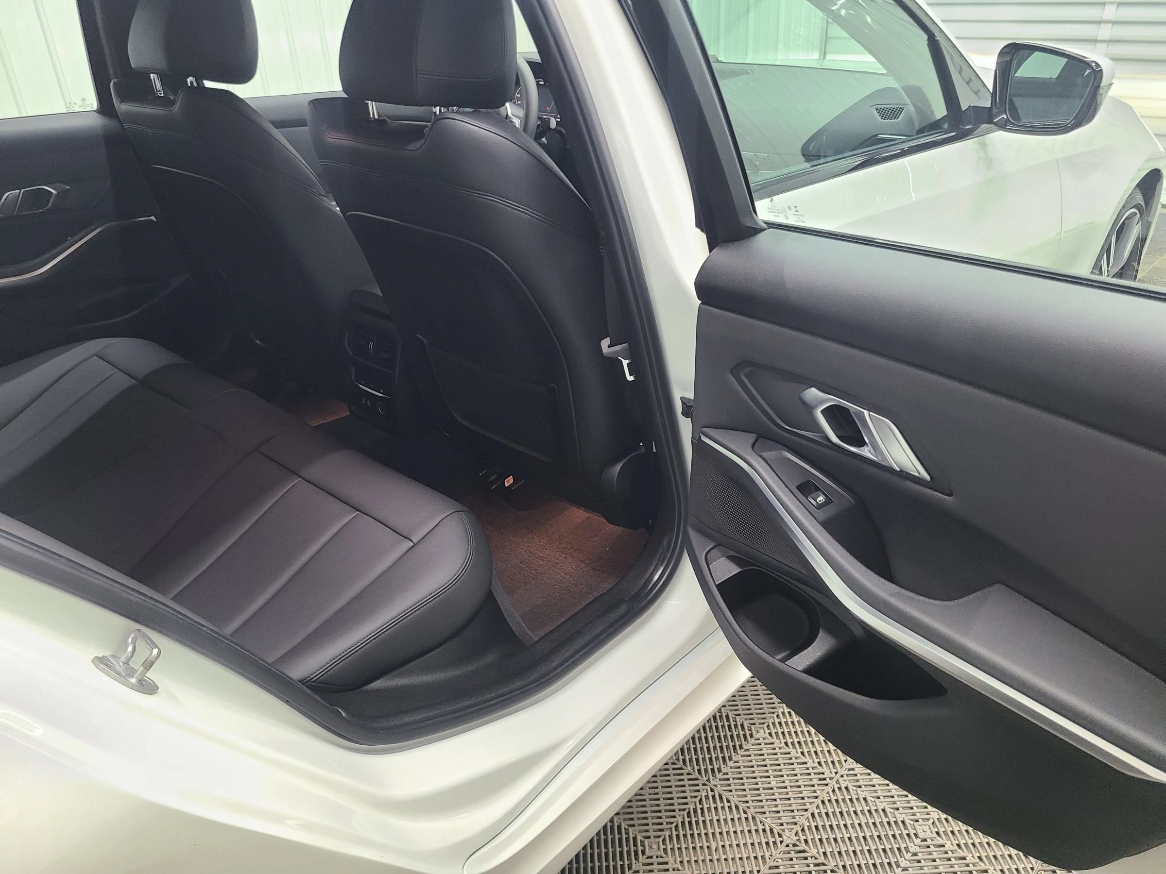 Used 2019 BMW 330i Sedan w/ M Sport Package RWD image 39
