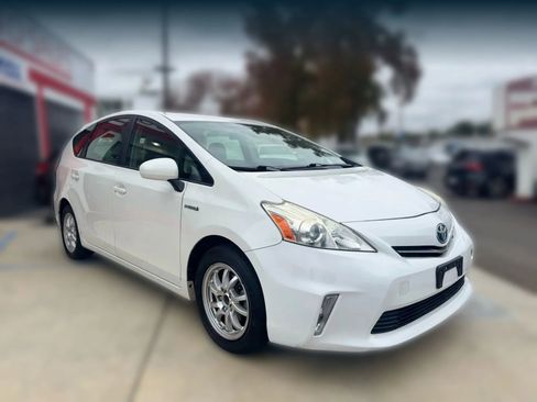 Used 2014 Toyota Prius V Two image 8