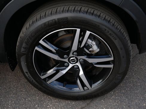 Used 2025 Volvo XC40 B5 Core AWD/4WD image 15