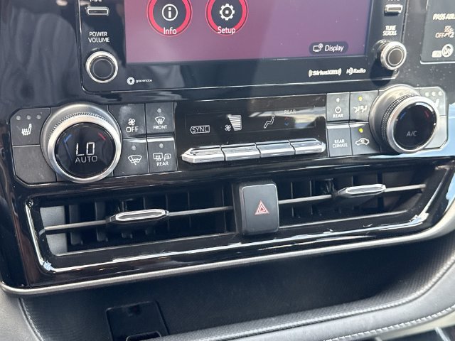 Used 2022 Toyota Highlander XLE FWD image 19
