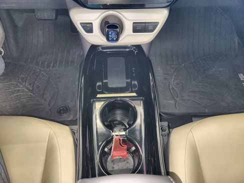 Used 2018 Toyota Prius Four FWD image 20