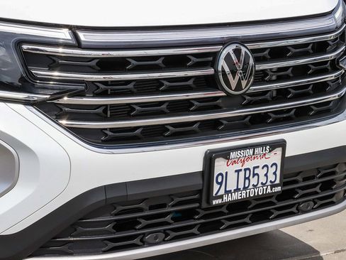 Used 2024 Volkswagen Atlas SE w/ Black Wheel Package image 12