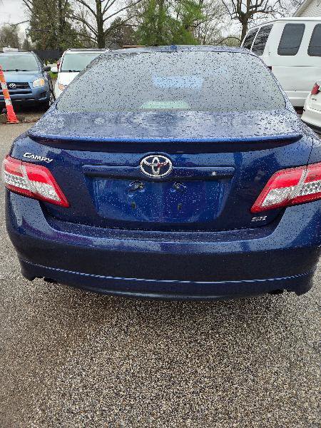Used 2011 Toyota Camry SE w/ SE Extra-Value Pkg #1 FWD image 3