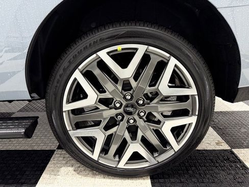 New 2025 Ford Expedition Platinum w/ Platinum Ultimate Package image 15
