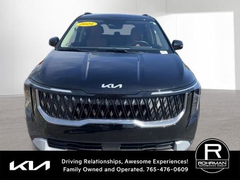 Used 2025 Kia Carnival EX FWD image 2