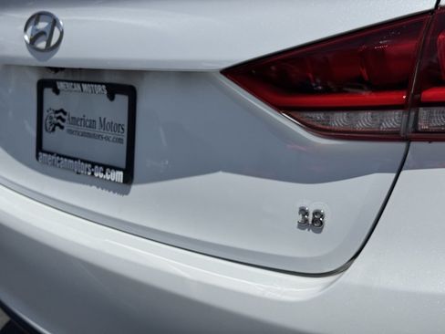 Used 2015 Hyundai Genesis 3.8 RWD image 16