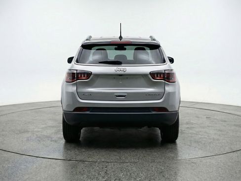 Used 2025 Jeep Compass Limited image 7