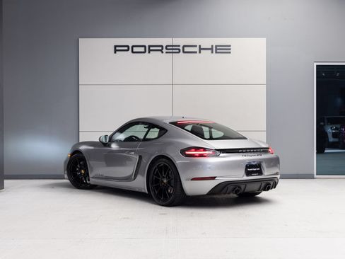 Certified 2022 Porsche 718 Cayman GTS RWD image 3