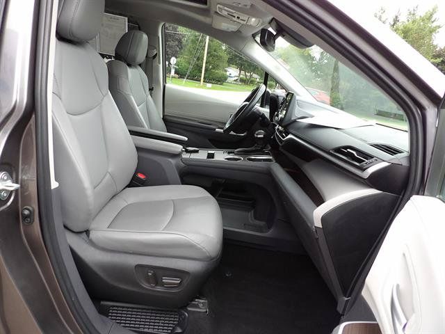 Used 2022 Toyota Sienna XLE FWD image 38