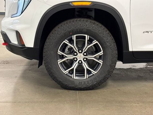 New 2026 GMC Acadia AT4 w/ LPO, Floor Liner Package AWD/4WD image 10