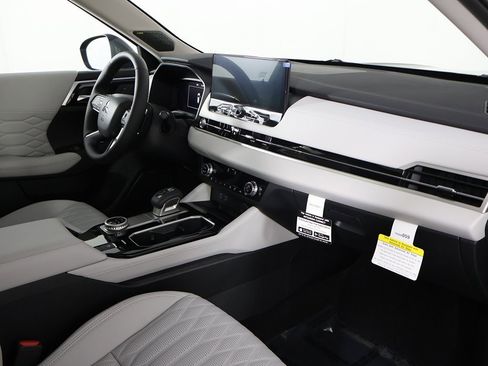New 2025 Mitsubishi Outlander Platinum Edition image 34