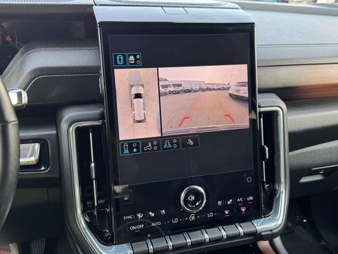 Certified 2025 GMC Yukon Denali AWD/4WD image 10