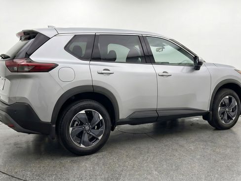 Used 2025 Nissan Rogue SV AWD/4WD image 9