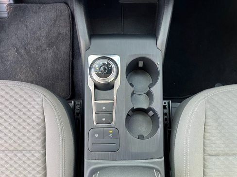 Used 2021 Ford Escape SE w/ SE Sport Appearance Package image 18