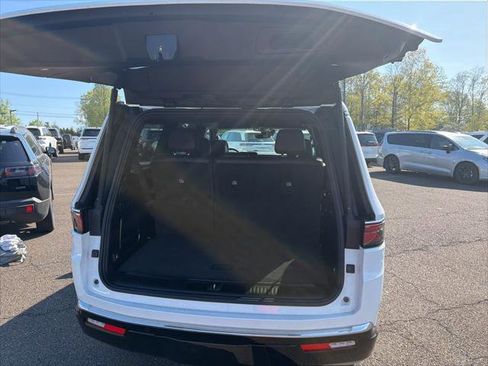Certified 2025 Jeep Wagoneer 4WD image 17