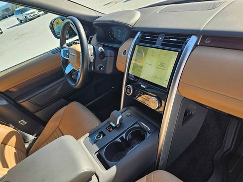 Used 2023 Land Rover Discovery HSE R-Dynamic image 11