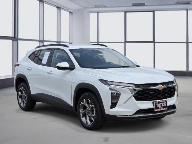 Used 2025 Chevrolet Trax LT FWD image 3