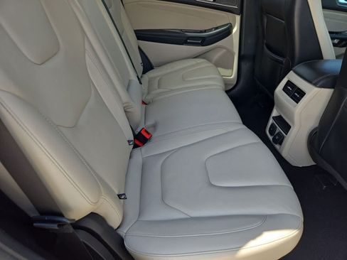Used 2019 Ford Edge Titanium AWD/4WD image 18