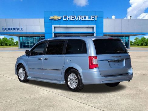 Used 2012 Chrysler Town & Country Limited image 3