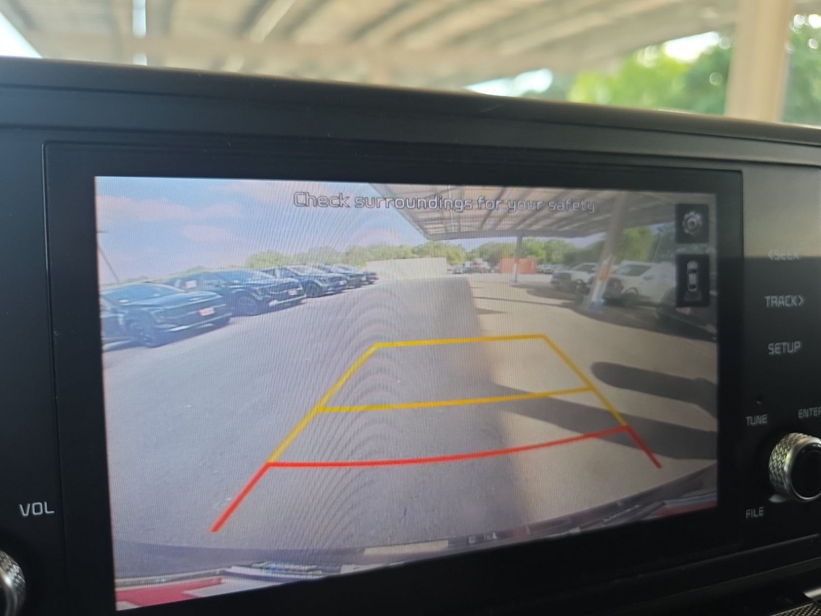 Used 2022 Kia Carnival LX FWD image 11