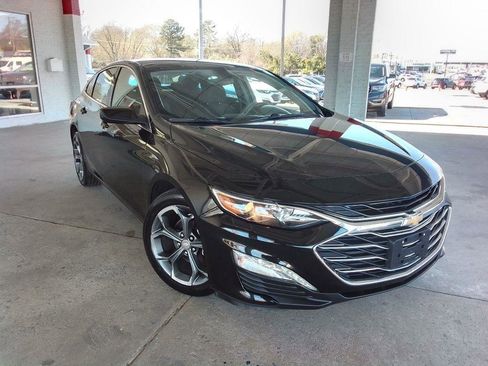 Used 2022 Chevrolet Malibu LT image 2