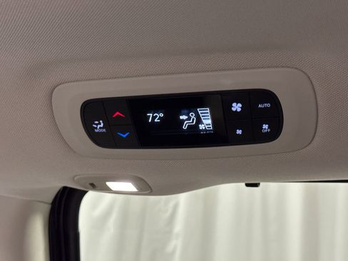 Used 2018 Chrysler Pacifica Limited w/ Advanced Safetytec Group FWD image 36