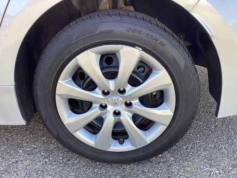 Used 2022 Toyota Corolla LE image 5