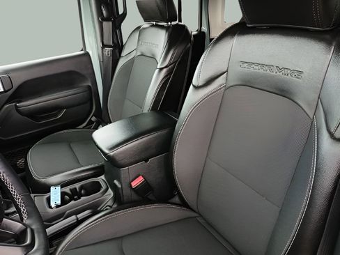 Used 2023 Jeep Wrangler Sport image 21