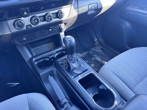 Used 2017 Toyota Tacoma SR image 28