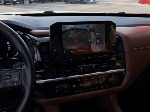 Certified 2025 Nissan Pathfinder Platinum AWD/4WD image 25