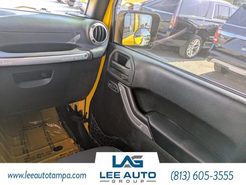 Used 2015 Jeep Wrangler Unlimited Rubicon w/ Connectivity Group image 15