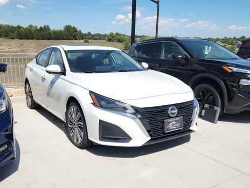 Used 2023 Nissan Altima 2.5 SL AWD/4WD image 2