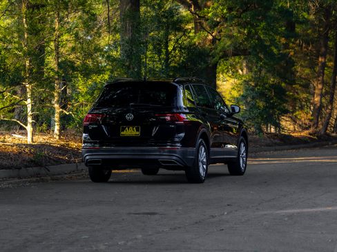 Used 2018 Volkswagen Tiguan SE FWD image 43