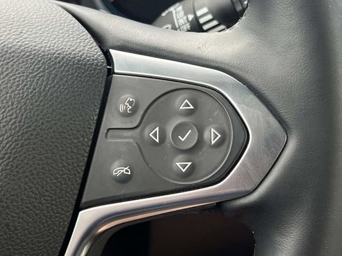 Used 2023 Chevrolet Traverse LT w/ Rear Camera Mirror Package image 22