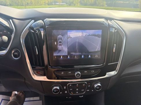 Used 2021 Chevrolet Traverse LT w/ LT Premium Package AWD/4WD image 15