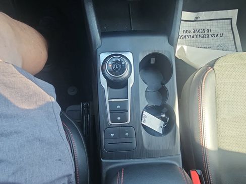 Certified 2022 Ford Escape SEL w/ SEL Stealth AWD Package image 18